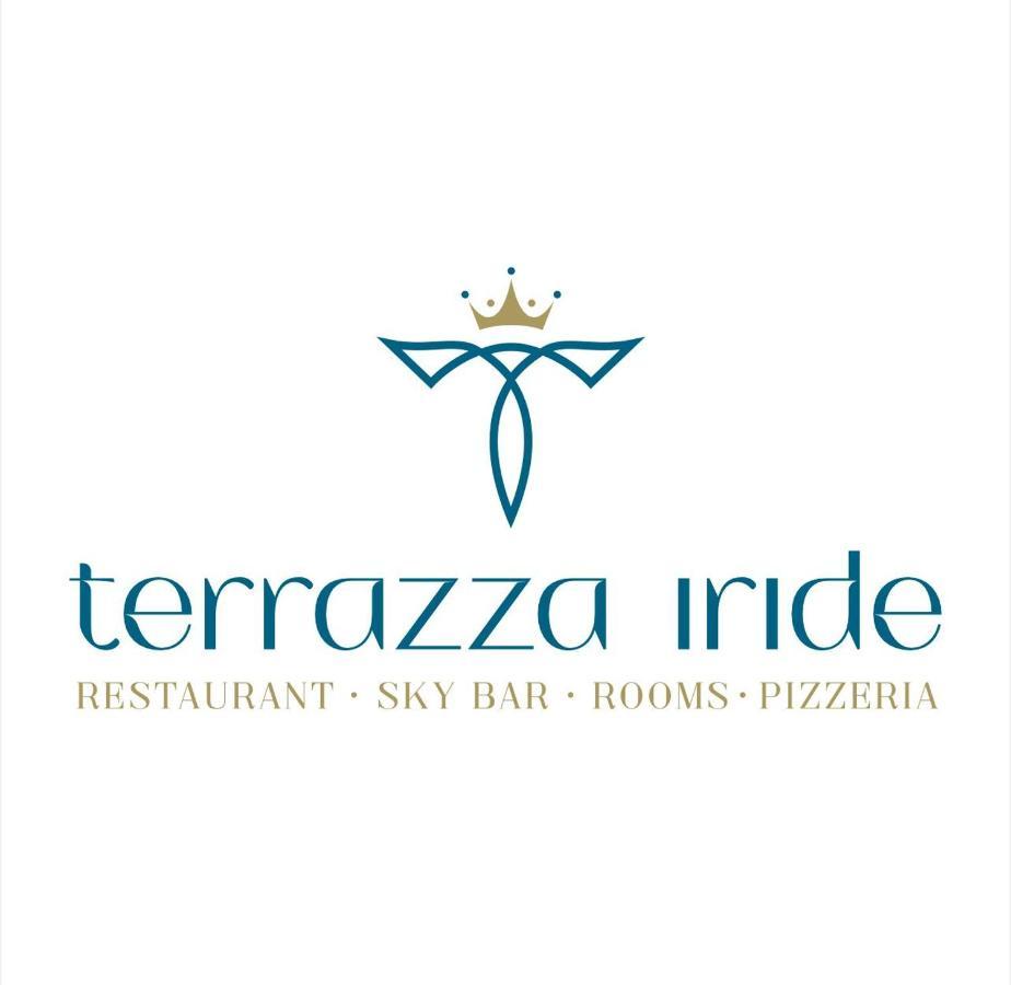 ホテル Terrazza Iride マッサ・ルブレンセ エクステリア 写真